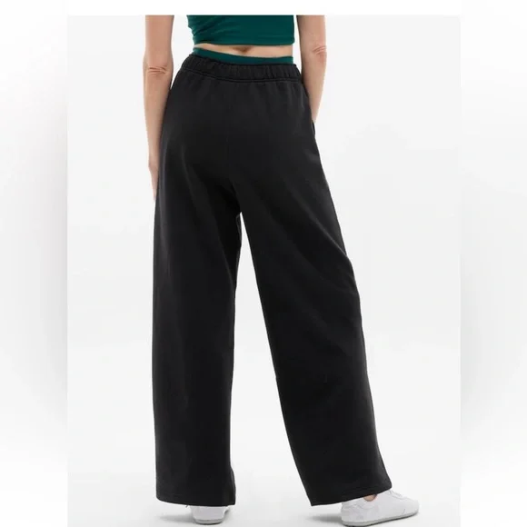 Athleta forever fleece wide leg pant. new. Size medium tall Black nwt #767937 - Picture 4 of 8